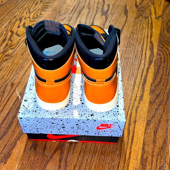 Jordan 1 Retro High Og SBB 3.0
Size 11
Color Black/Starfish-Pale Vanilla - Picture 3 of 3